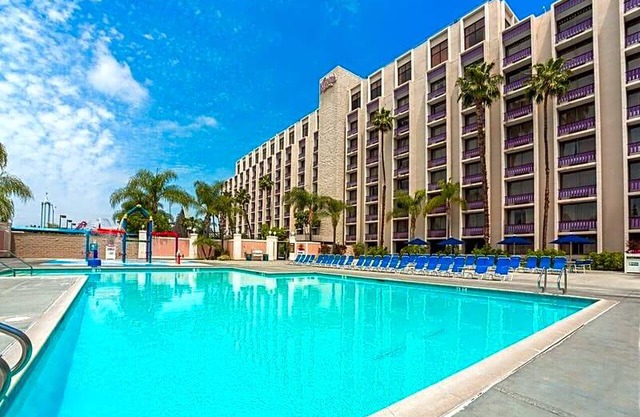 3-Star Hotel ∙ Knott's Berry Farm Hotel