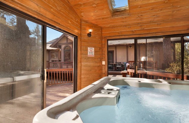 361 m² Cabin ∙ 5 bedrooms ∙ 16 guests