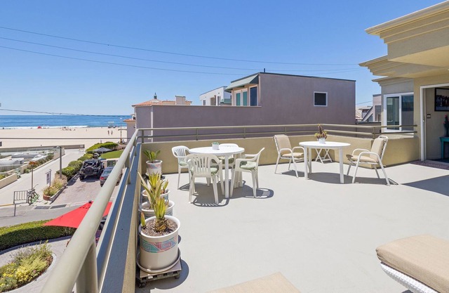 4 Bed 3300 sq ft Hermosa Beach house 3 houses to STRAND!