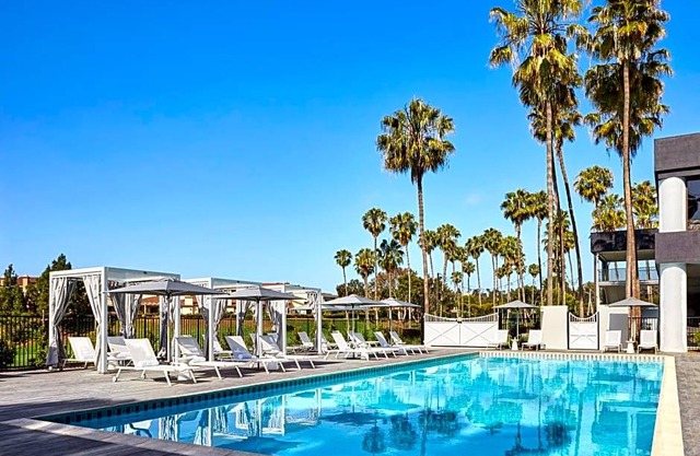 4-Star Hotel ∙ Westdrift Manhattan Beach, Autograph Collection