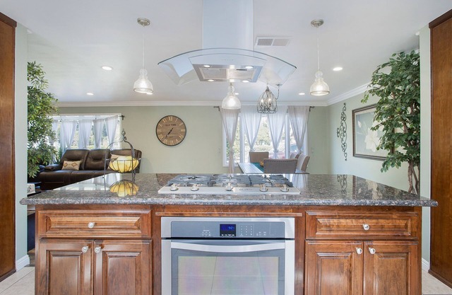 5bd Gated House, Walk to Disneyland tram.
