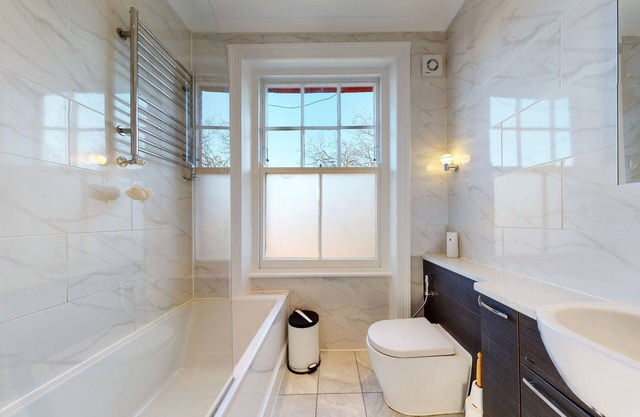 Amazing 2 Bedroom, 3 Bed Apartment w/Garden - 1 min to Queen's Park