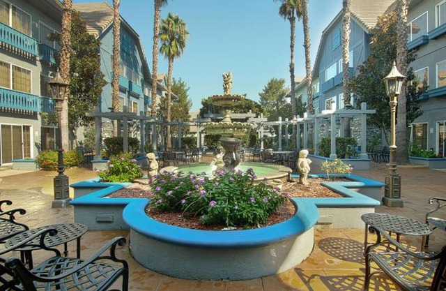 Azure Hotel&Suites Ontario Trademark Collection by Wyndham