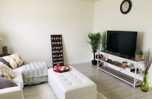 beautiful 2 bed/2bath private house, minutes away from LAX airport