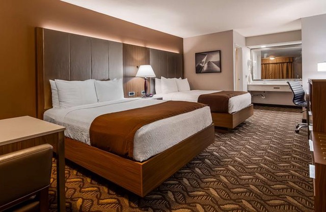 Best Western Airport Plaza Inn