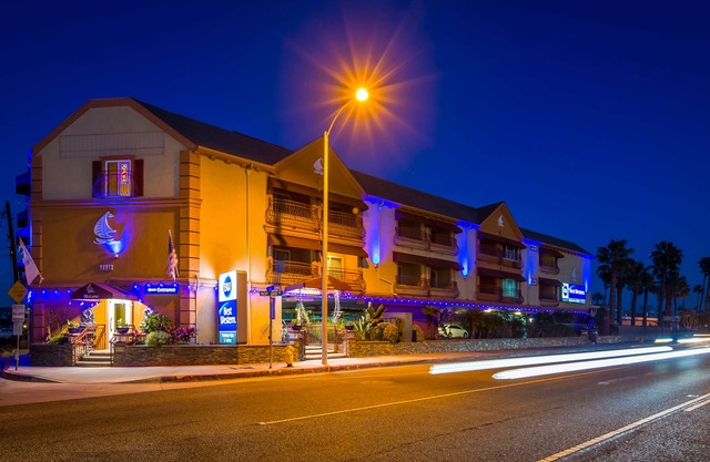 Best Western - Harbour Inn & Suites