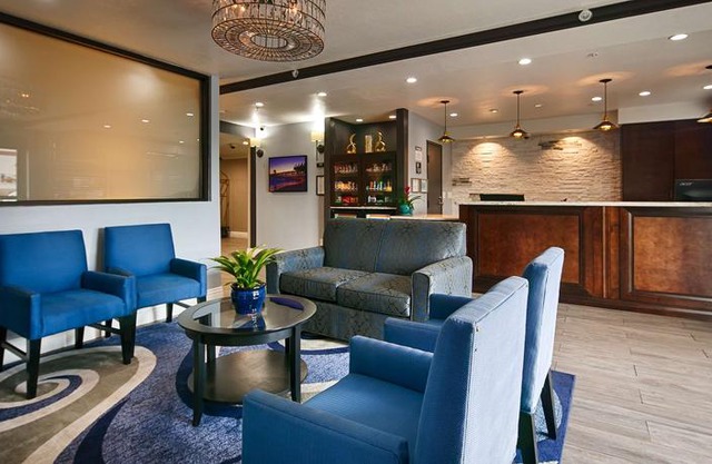Best Western Plus Diamond Valley Inn