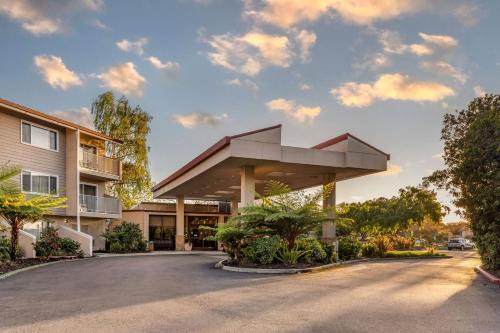 Garden Court Inn 