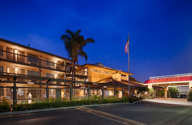 Best Western Plus Executive Inn