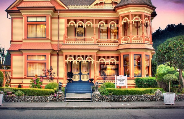 Boutique Hotel, Romantic bed and breakfast in Victorian town of Ferndale, CA