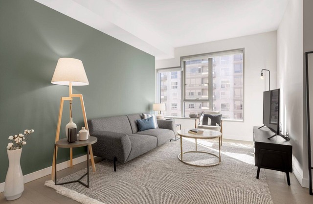 Bright Downtown 1BR w/Gym, Doorman, nr. Metro Center, by Blueground