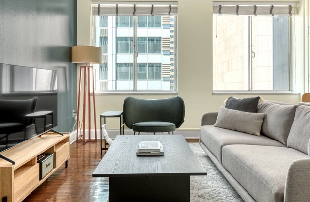 Bright Downtown 1BR w/ Gym, Pool & Spa, near 7th St Metro, by Blueground