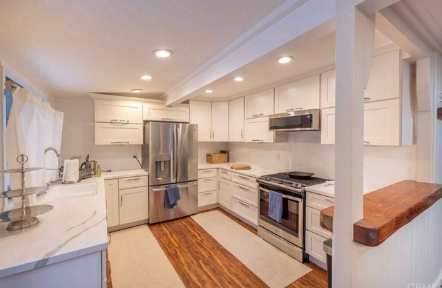 Bright Family friendly cabin. (Pet friendly/jacuzzi)