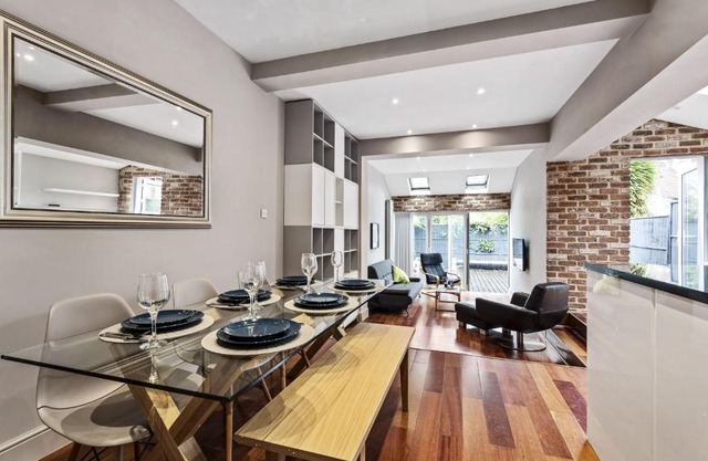 Bright West Hampstead Apartment