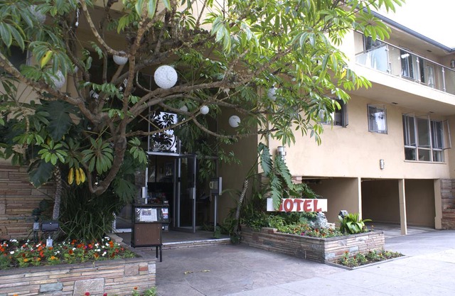 Cal Mar Hotel Suites