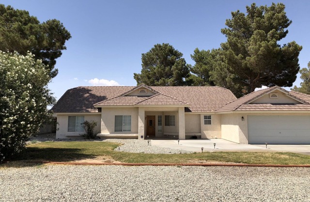 California City Tastefully Modern 4 Bd Vacation home