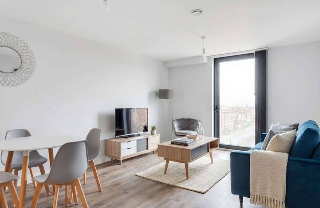 Central Birmingham 2 BED Modern Spacious Apartment