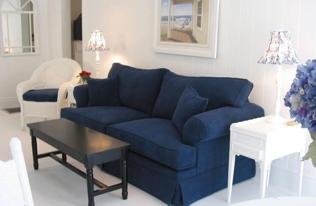 'Charming Beach Cottage' 2 Blocks to Beach, With Hot Tub, Bikes and Surf Boards