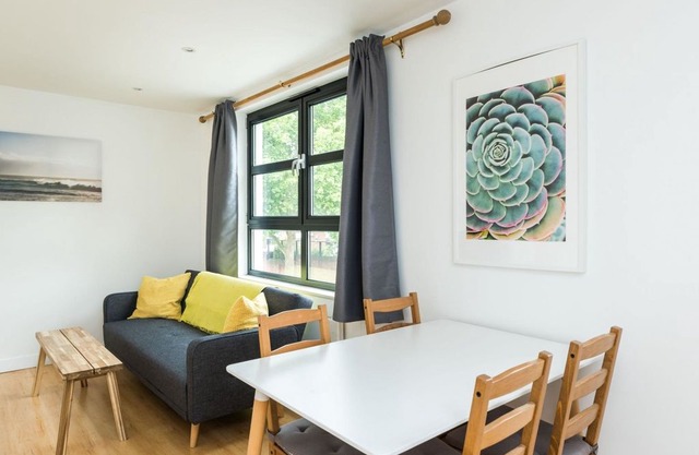 Charming Two Bedroom Flat near Waterloo/SouthBank