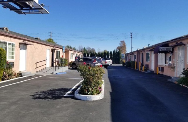 CINEMA MOTEL