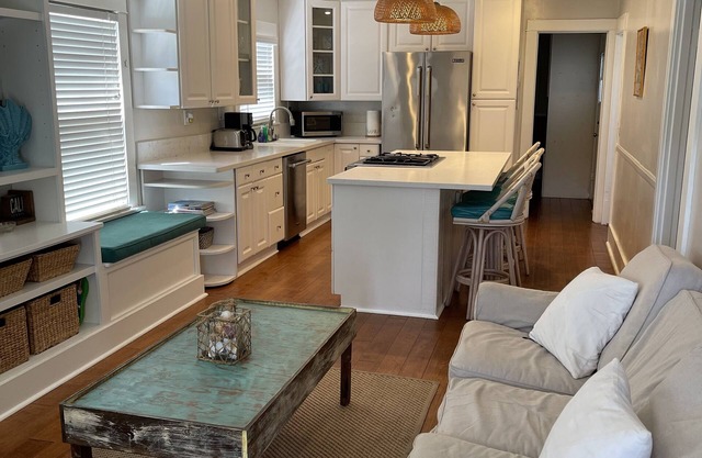 Cozy Beach Cottage Huntington 