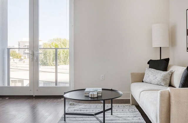 Classic Culver City 2BR w/ Gym, Roof & Lounge, nr 405, by Blueground