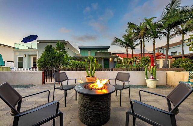 Coastal 3BD/2BTH with AC & Parking! 20ft to Sand! Renov. Lrg Outdoor Patio, BBQ, Firepit + Pets OK!