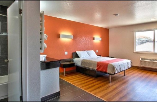 Coastal Valley Inn - Monterey