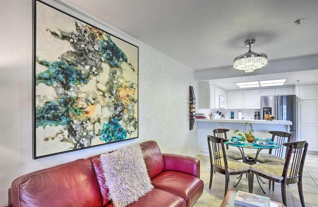 Condo with Patio, Walk to Downtown Palm Springs!