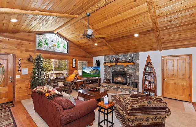 Copper Moose Lodge by Destination Big Bear : Castle Glen Estates! Hot Tub! Game Room with Pool Table! EV Charger!