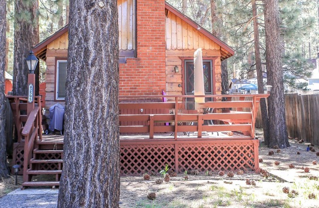 Cottage in the Pines -1BR/1BA/Walk to Ski Shuttle/WiFi/Fireplace/Barbeque/SlopeViews