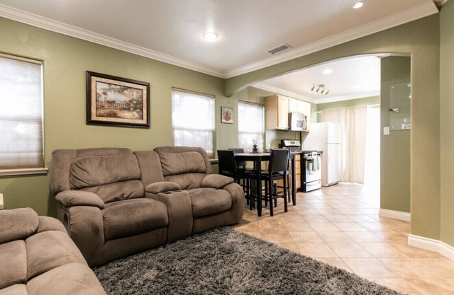 Cozy Family Home. Near Everything!