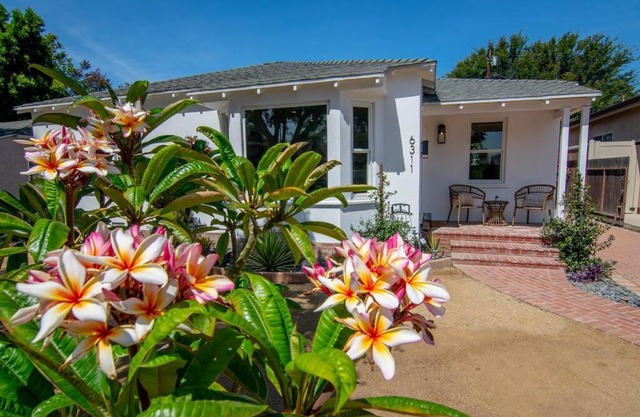 Cozy Modern 3 Bedroom home near Universal sleeps 9