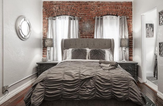 COZY STUDIO, FELL HOLLYWOOD VIBE ( 107 )
