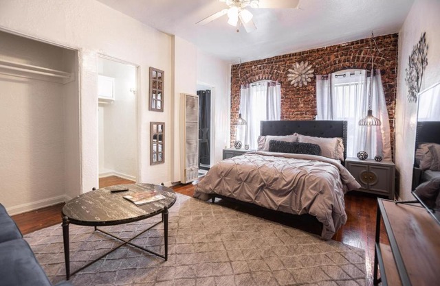 COZY STUDIO NEXT TO PARAMOUNT STUDIOUS (104)