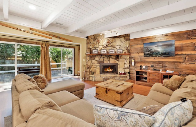 Cozy Up To Summit Retreat at Big Bear Lake