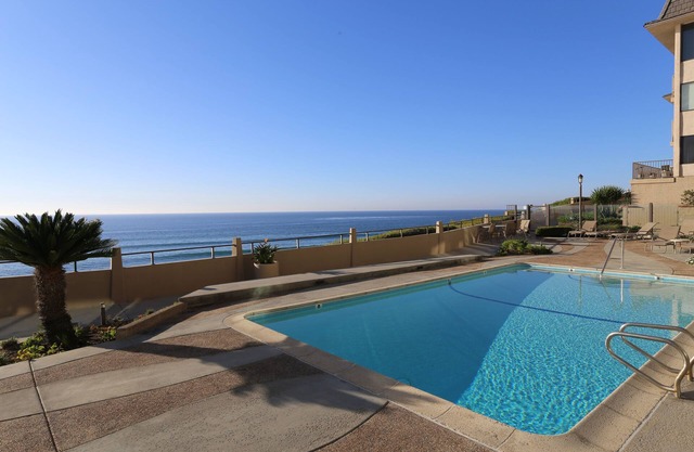 Del Mar Beach Club Beach House - Walk to the Beach