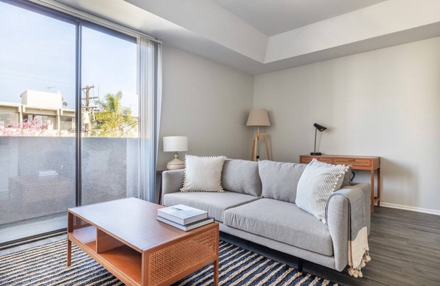 Dreamy West Hollywood 2BR, close to bars, restaurants, TJ, by Blueground
