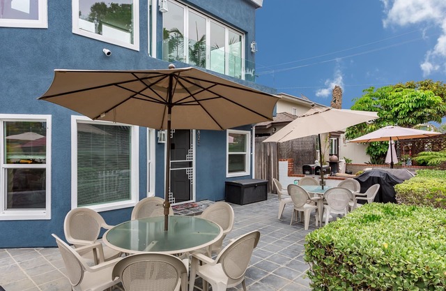 Epic Patio, Comfortable, Seconds to Beach, Toys!