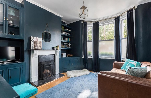 Family 2BR apt in Fulham, 10 min to Imperial Wharf