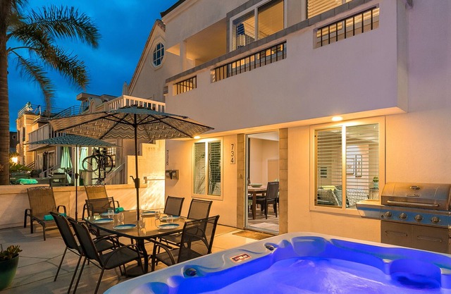 Family beach condo w/ private hot tub- steps to beach