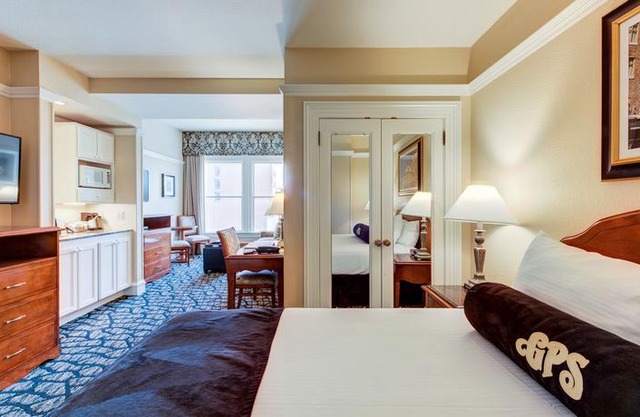 Gaslamp Plaza Suites