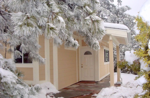 Giant Oaks Lodge - Two Bedroom Family Cabin 114