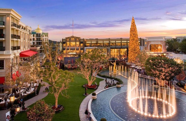 Glendale Premium Near Mall