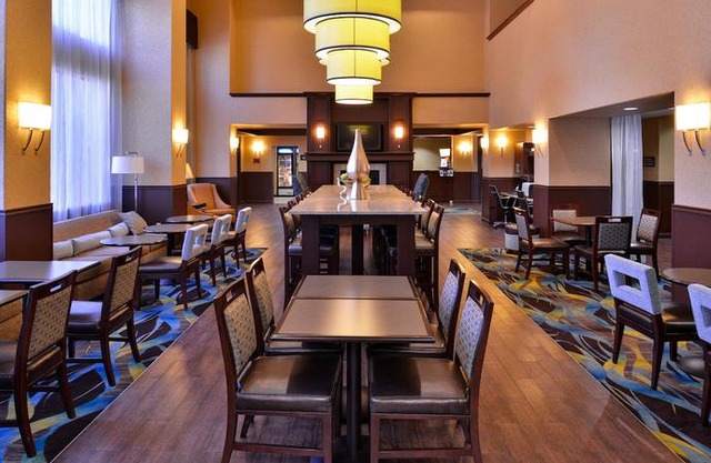 Hampton Inn & Suites Ontario