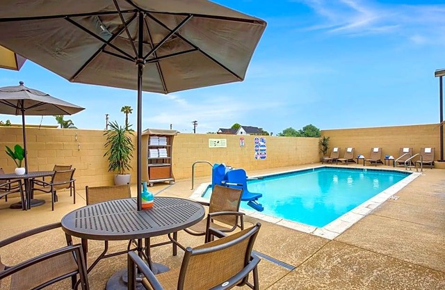 Holiday Inn Express Costa Mesa, an IHG Hotel