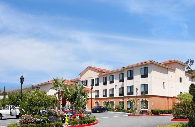 Holiday Inn Express & Suites - Lake Forest, an Ihg Hotel