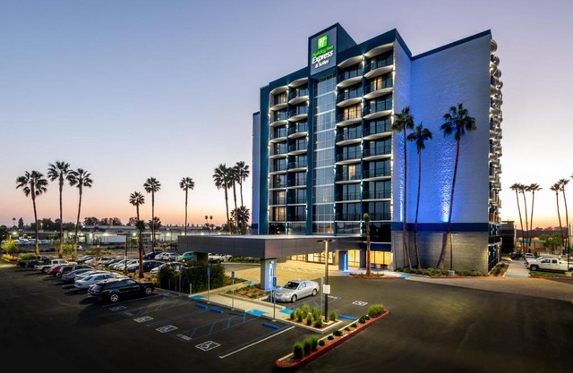 Holiday Inn Express Santa Ana Orange County Ihg Hotel 
