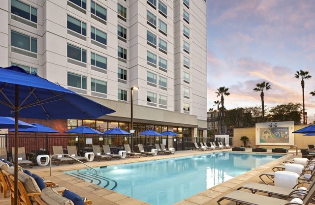 In the Heart of it All! 2 Wonderful Units, Pool, Water Park!