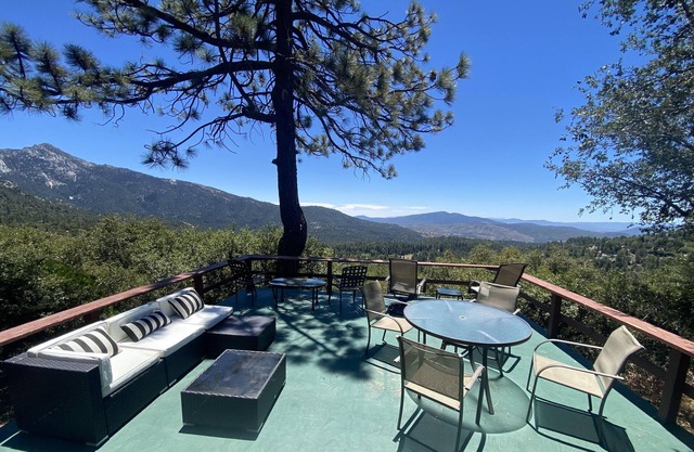 Inspiring home with "Sunset Perch" Views & Spa